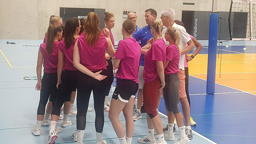 Druhý týden přípravy volejbalistek ztížila vedra