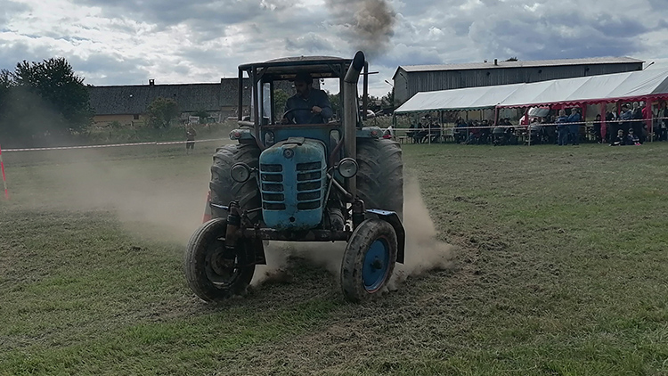 V Suchdole řádily traktory i „samodomochody“