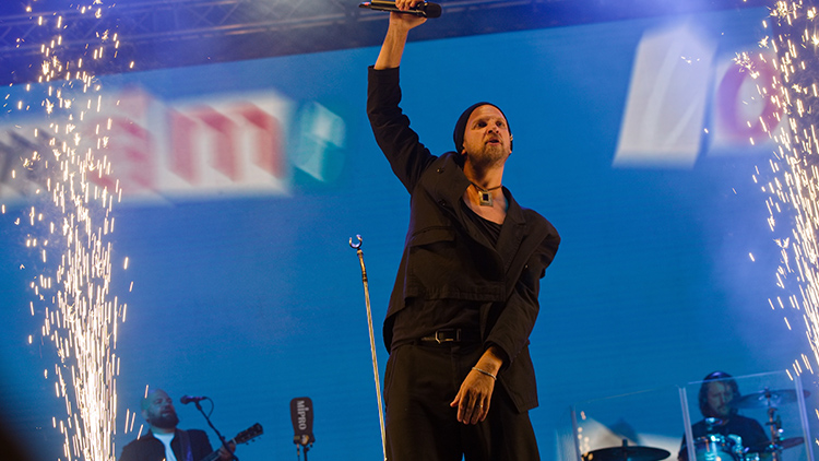 Foto: Zdeněk Vystavěl Poslední koncert kulturního léta zaplnil náměstí