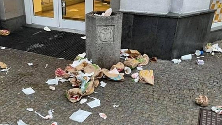 Přeplněné koše. Proč? 