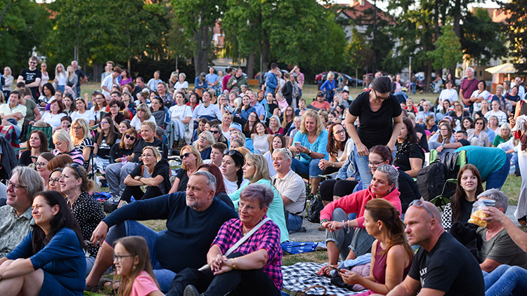 Foto: Zdeněk Vystavěl Splašené nůžky zaplnily sady