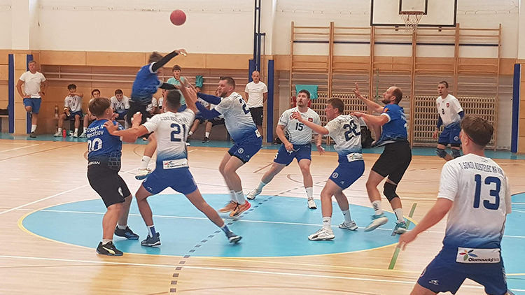 Foto: Marek Sonnevend V moravském předkole ČP házenkářů stejně jako loni  vyhráli Kostelečtí v Prostějově rozdílem čtyř branek