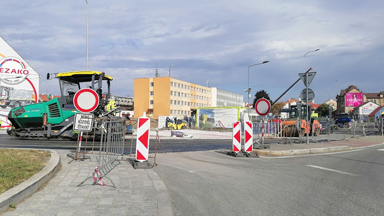 ÚJEZD JE PRŮJEZDNÝ