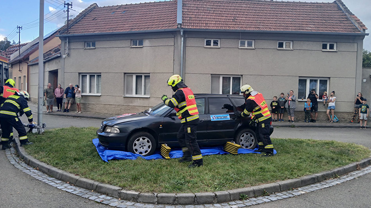 Foto: Kristýna Bohatová Hasiči se s dětmi rozloučili s prázdninami