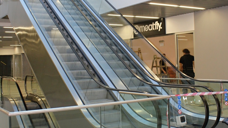 Foto zdroj internet Dítě poškodilo eskalátor