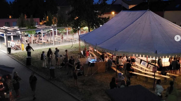 Foto: Facebook Na Husáku vyrostlo  šapitó Cirkusu Point