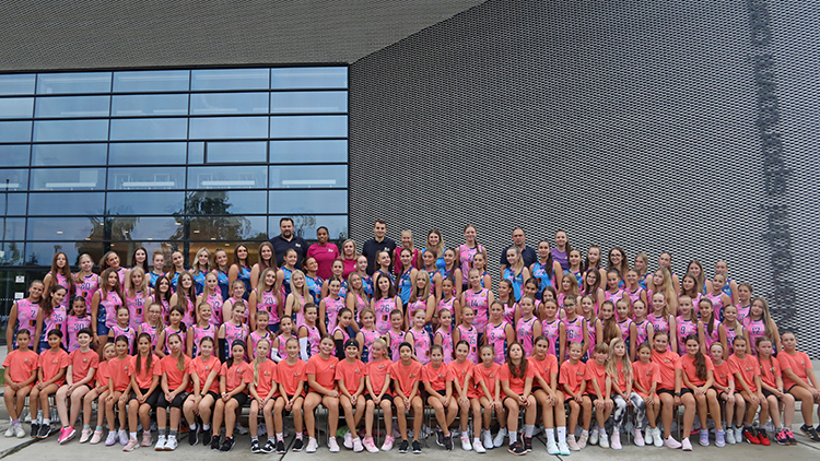 Foto: Radek Váňa Volejbalové mládežnice vékáčka mají za sebou týmové focení