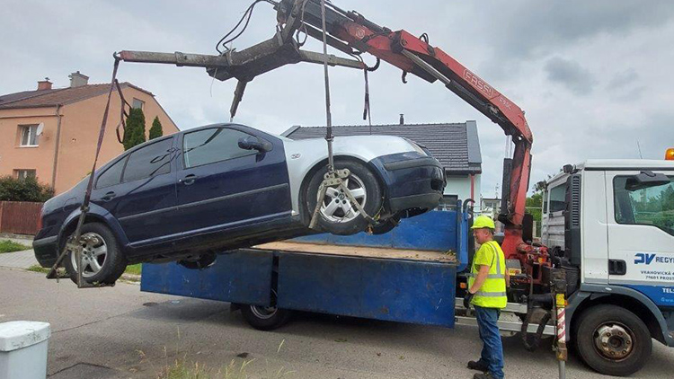 Za pět let zmizelo z ulic přes 300 autovraků