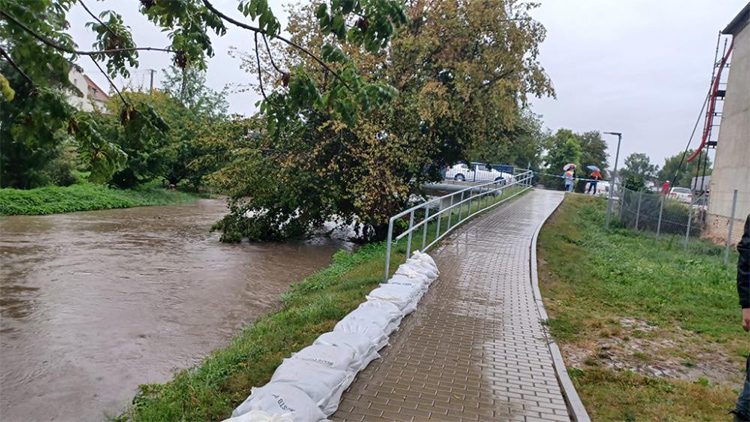 Hasiči dostanou peníze za pomoc při loňských povodních