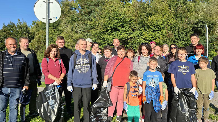 Podzimní úklid vyčistil Hloučelu