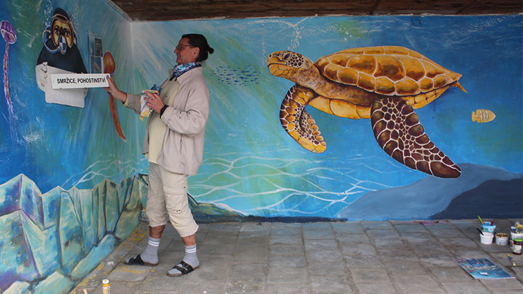 Zastávka ve Smržicích se změnila v akvárium