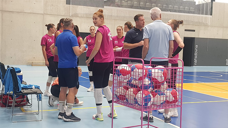 VOLEJBALISTKY JASNĚ OVLÁDLY CAPRI CUP BUDAPEŠŤ!