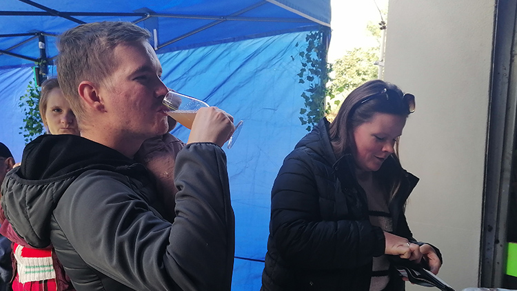 Foto: Kristýna Bohatová Víceměřice byly plné pochodujících milovníků burčáku