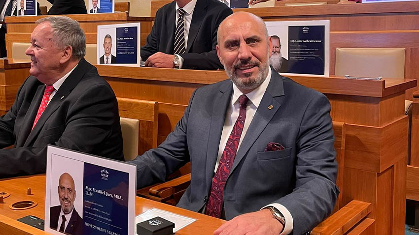 První senátní rok Františka Jury: „Byl to hodně náročný rok, ale věděl jsem, do čeho jdu!“
