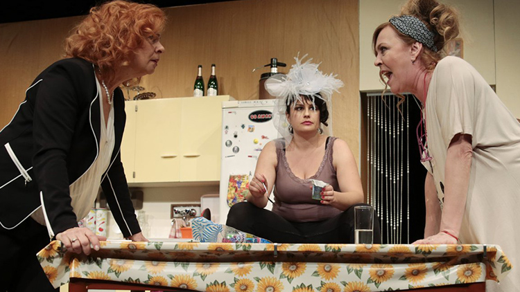 AKTUALIZOVÁNO: Aplaus nabídl Tri grácie z umakartu