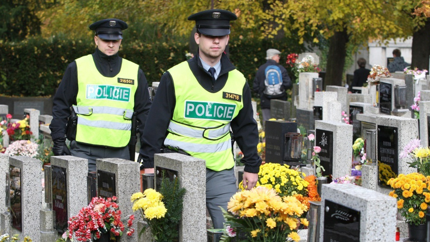 lustrační foto: Policie ČR Policie během Dušiček  posílí hlídky nejen u hřbitovů