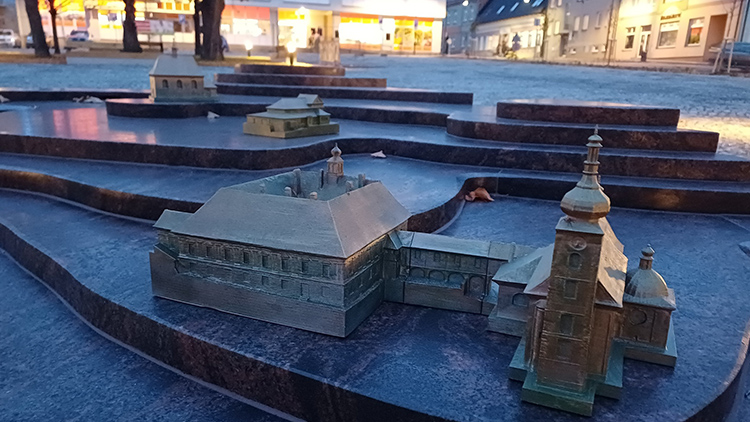 Krásná kašna korunuje náměstí v Konici