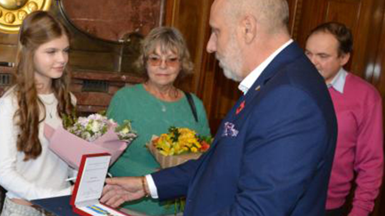 Čtrnáctiletá Adéla Synková  ZACHRÁNILA BABIČKU