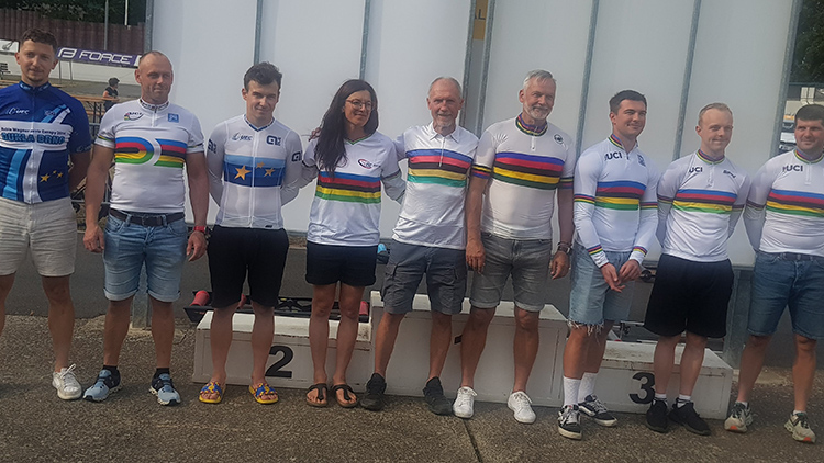 Dneškem rozjíždíme velký seriál o historii cyklistiky,  autorem je čtyřnásobný mistr světa Vladimír Vačkář!