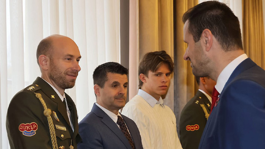Parašutisté Dukly Prostějov byli v Praze mezi oceněnými od náměstka ministryně obrany ČR