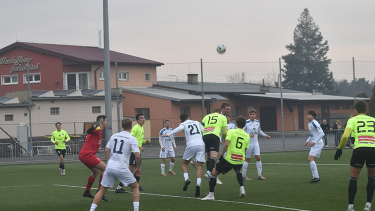 Derby na závěr podzimu ovládlo domácí eskáčko