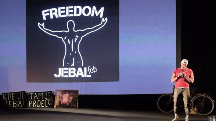 Ohromující „prdel“ v kině Metro 70! Jebal bavil i naživo 