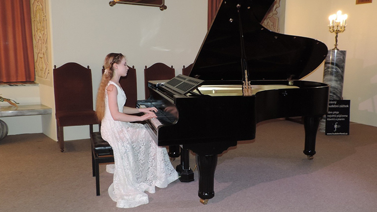 Klavíristka Nora Lubbadová   už nemohla být lepší