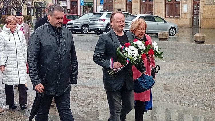 Na prostějovském náměstí  uctili výročí 17. listopadu