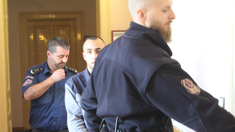 CIKÁNI PODVÁDĚLI  na internetu. Ve velkém!