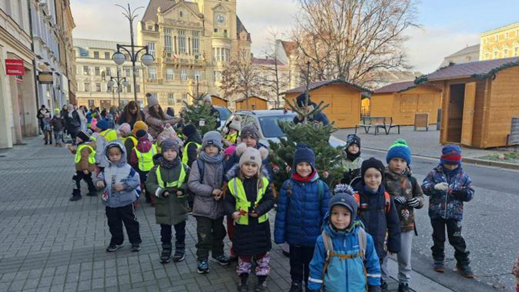Ministromečky v centru  už děti zase nazdobily