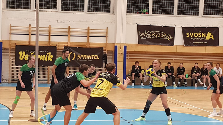 KORFBALISTÉ ZVLÁDLI PŘÍMÝ SOUBOJ O DRUHÉ MÍSTO