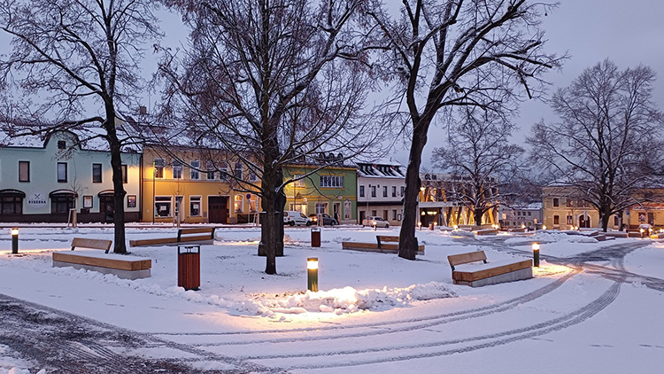 Opravené konické náměstí otevřeno