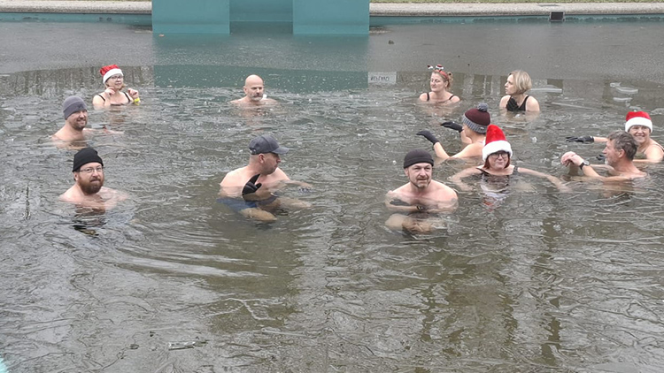 Odpoledne patřilo v Otaslavicích otužilcům