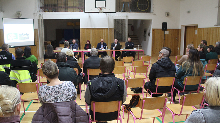 Radní s úředníky se setkali s občany