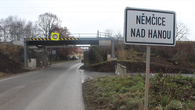 Uzavírka rozbité silnice z Němčic do Víceměřic zrušena!