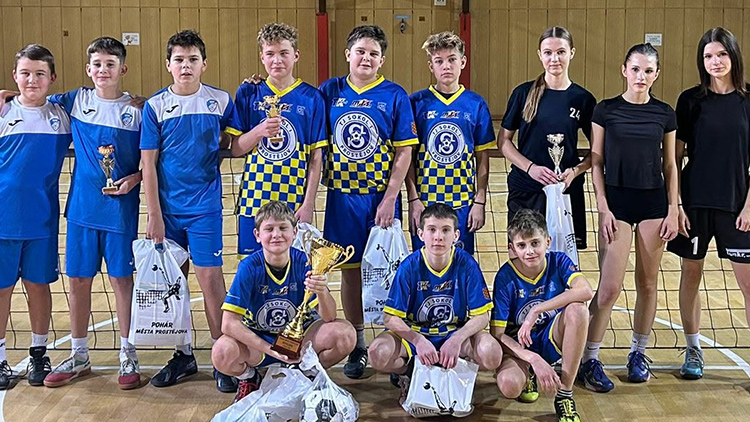 Nohejbalový turnaj O pohár města Prostějova 2025  vyhráli domácí žáci oddílu TJ Sokol I Prostějov!