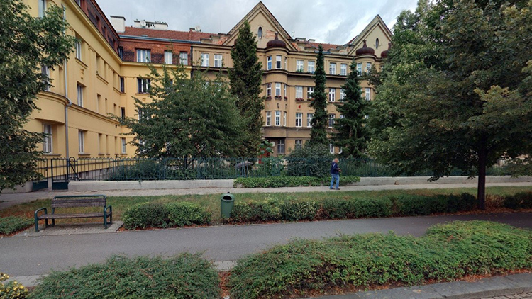 Matku oloupil a hrozil,  ŽE JI ZABIJE!