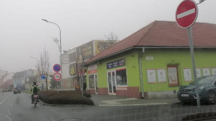 Zákaz vjezdu cyklistů do Plumlovské ulice vzbuzuje emoce