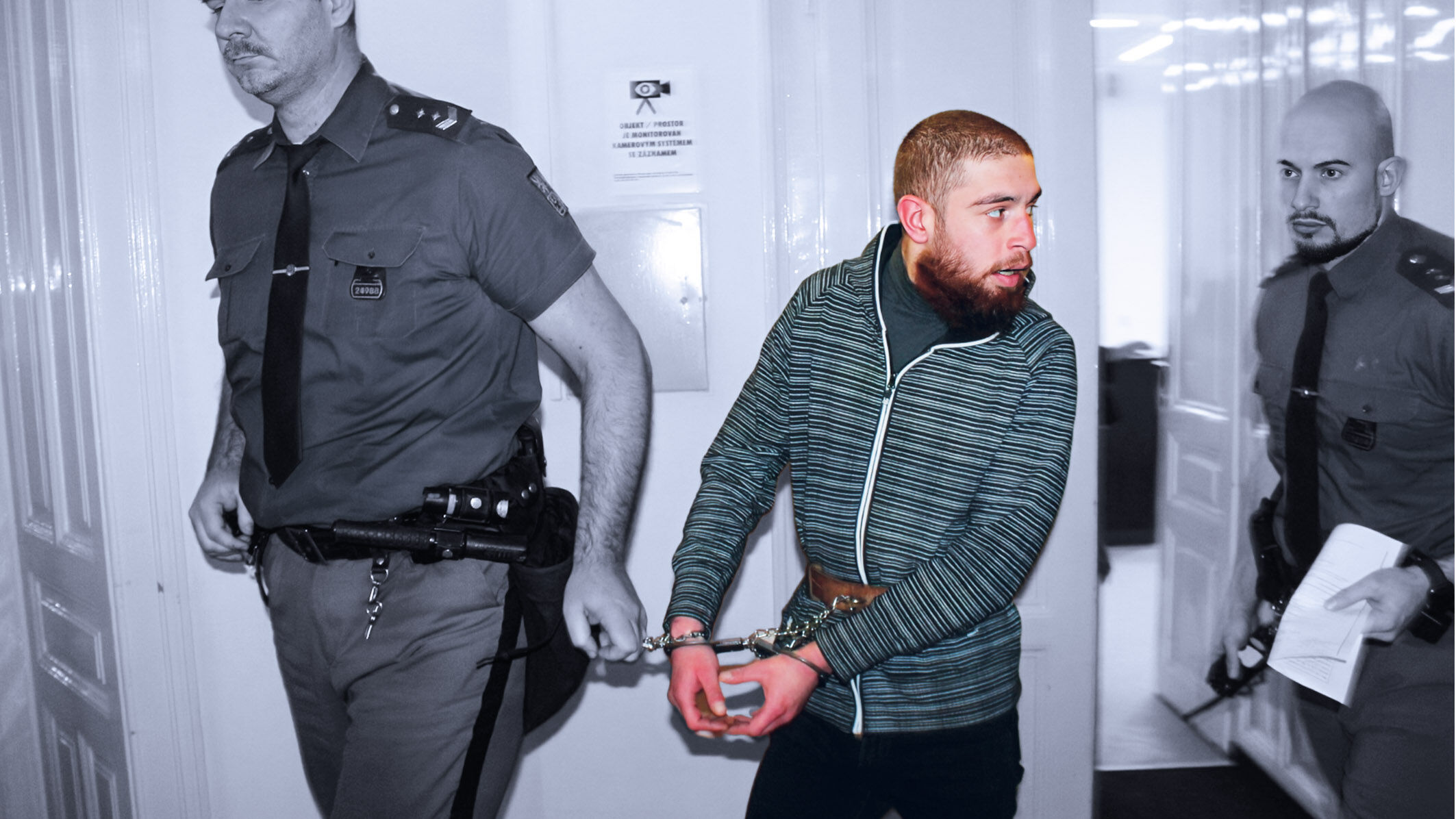 Matku oloupil a hrozil,  ŽE JI ZABIJE!