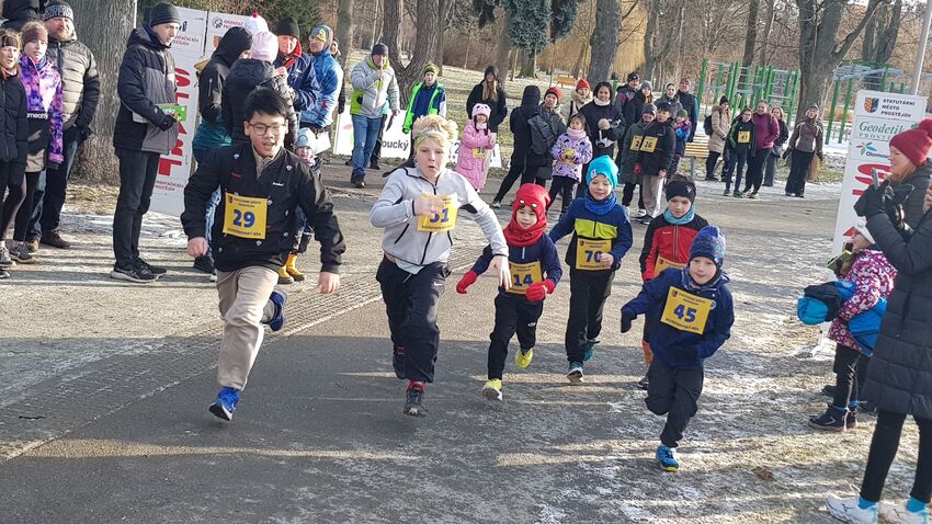 Silvestrovský běh 2025 vyhráli Poklop a Němcová