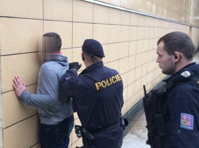 Feťák napadl děti děti