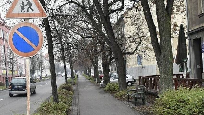 Vede od nádraží chodník, nebo cyklostezka?