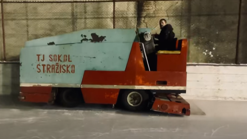 Stražiské kluziště žehlí Destarolka