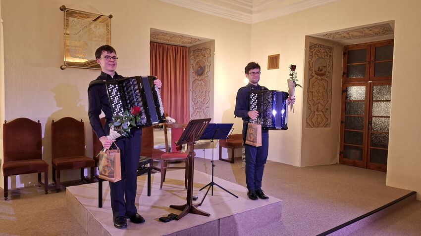 Zámkem v Konici bouřily dva akordeony