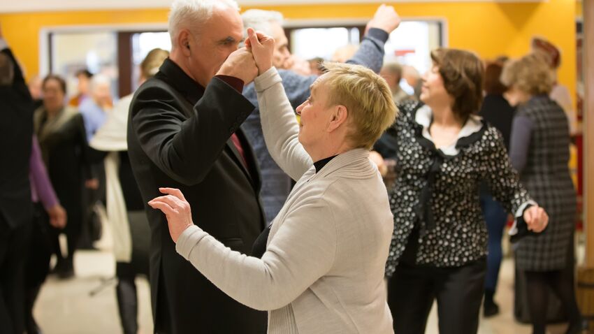 Taneční čaje pro seniory se vrací