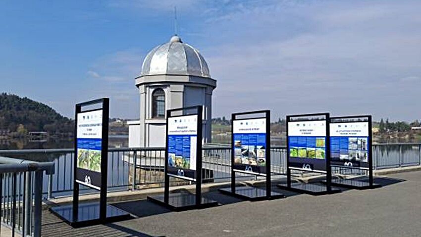 Na hrázi přehrady je výstava