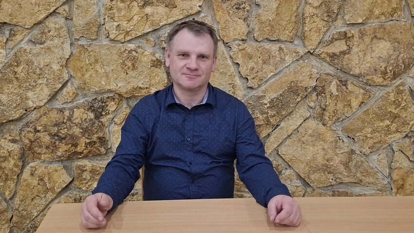 „Lidí ubývá, miliony navíc bych dal do podpory bydlení,“ říká starosta Otinovsi Petr Kolář