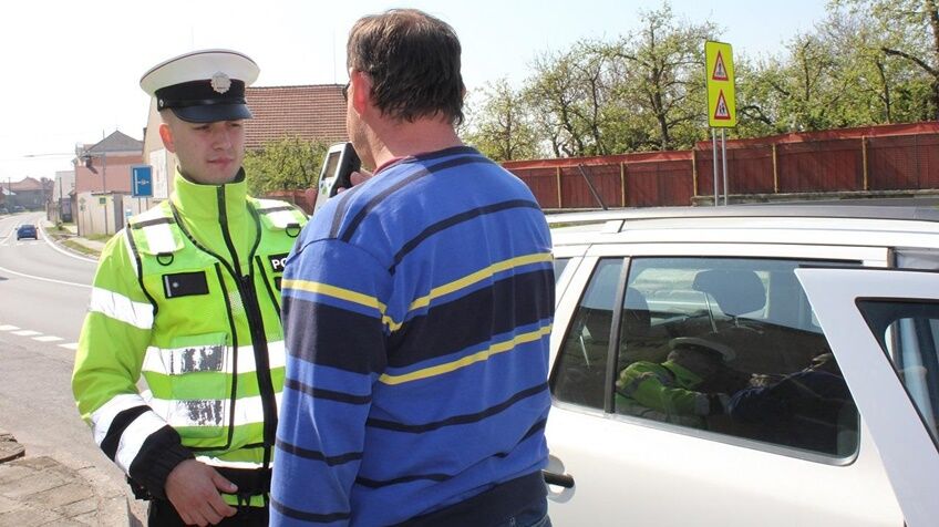 Policisté o Velikonocích zkontrolovali tisíce aut