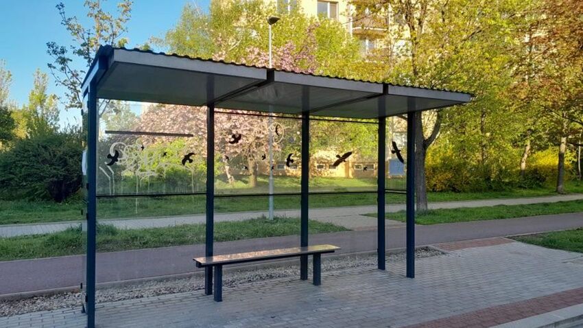 Autobusové čekárny získají nový nátěr v barvě antracitu