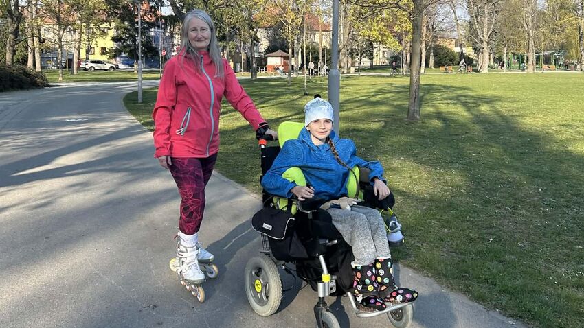 Lidé pomohli Kristiánkovi ke speciálnímu kočárku a rehabilitaci